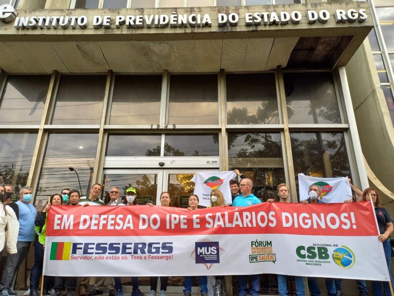 Imagem da notícia: GRANDE MANIFESTAÇÃO UNITÁRIA DE SERVIDORES EM DEFESA DO IPE SAÚDE E POR SALÁRIOS DIGNOS